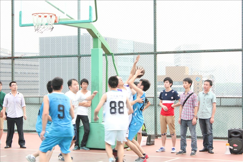 篮球协会奋力拼杀
