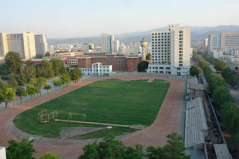 兰州交通大学办公室环境特写-金针菇企评网